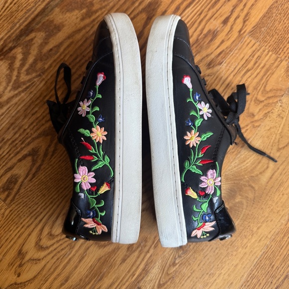 Liz Claiborne Black Wheeler Floral Embroidered Sneakers Size 5.5 - Picture 3 of 8